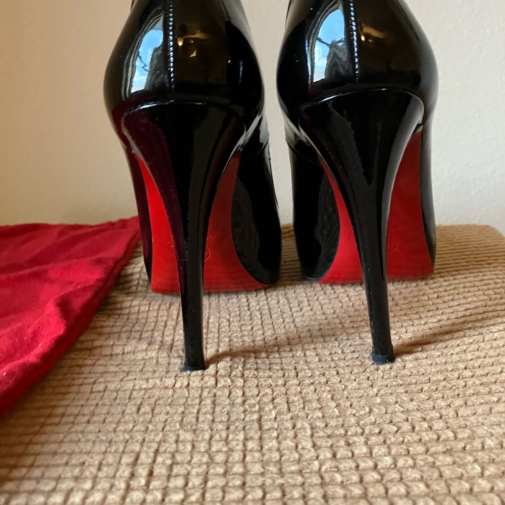 Christian Louboutin. Black pumps. Designer women’s shoes. Excellent Condition. - Picture 7 of 11